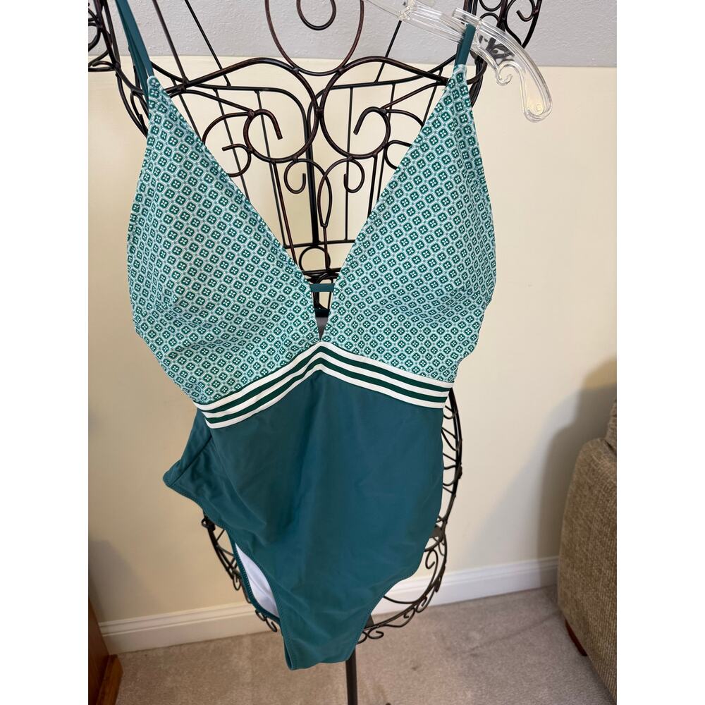 Cupshe swimsuit size Large one piece teal floral plunging deep V neckline preppy